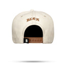 Boné Snapback Suede Off White e Marrom Never Common