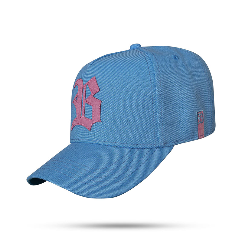 Boné Strapback Azul Bebê Logo Suede Rosa