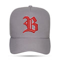 Boné Snapback Cinza Alto Relevo Contra Aba Vermelha