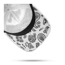 Boné Snapback Branco Logo Alto Relevo Contra Aba Paisley