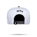 Boné Snapback Branco Vibe Preto Aba Couro