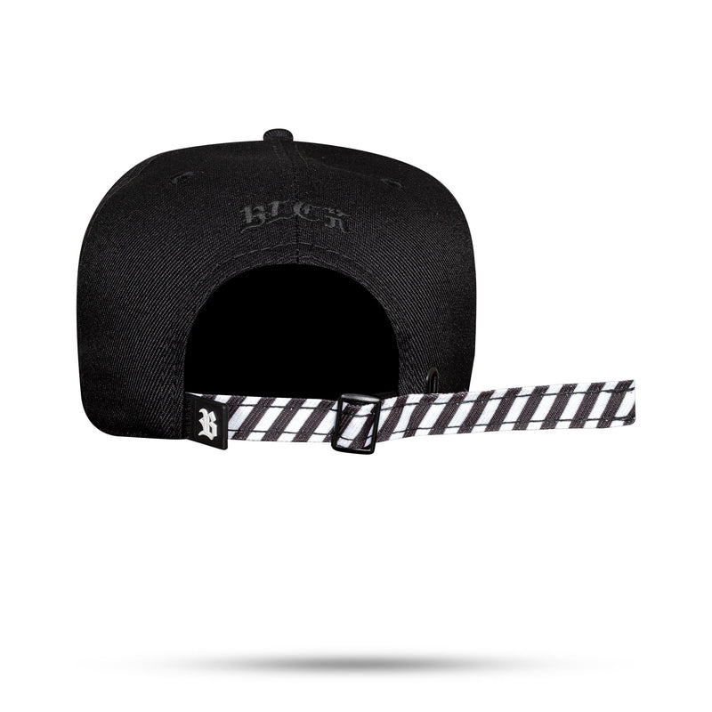 Boné Strapback Preto e Branco Logo Suede