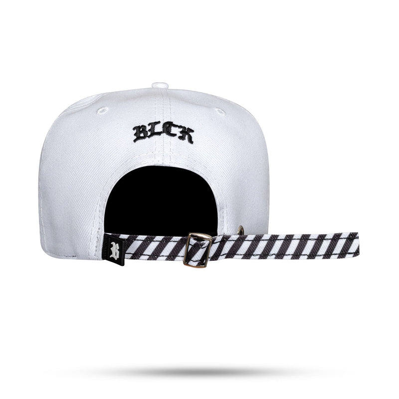 Boné Strapback Branco e Preto Logo Suede