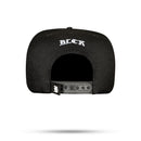 Boné Snapback Preto Listrado Aba Couro
